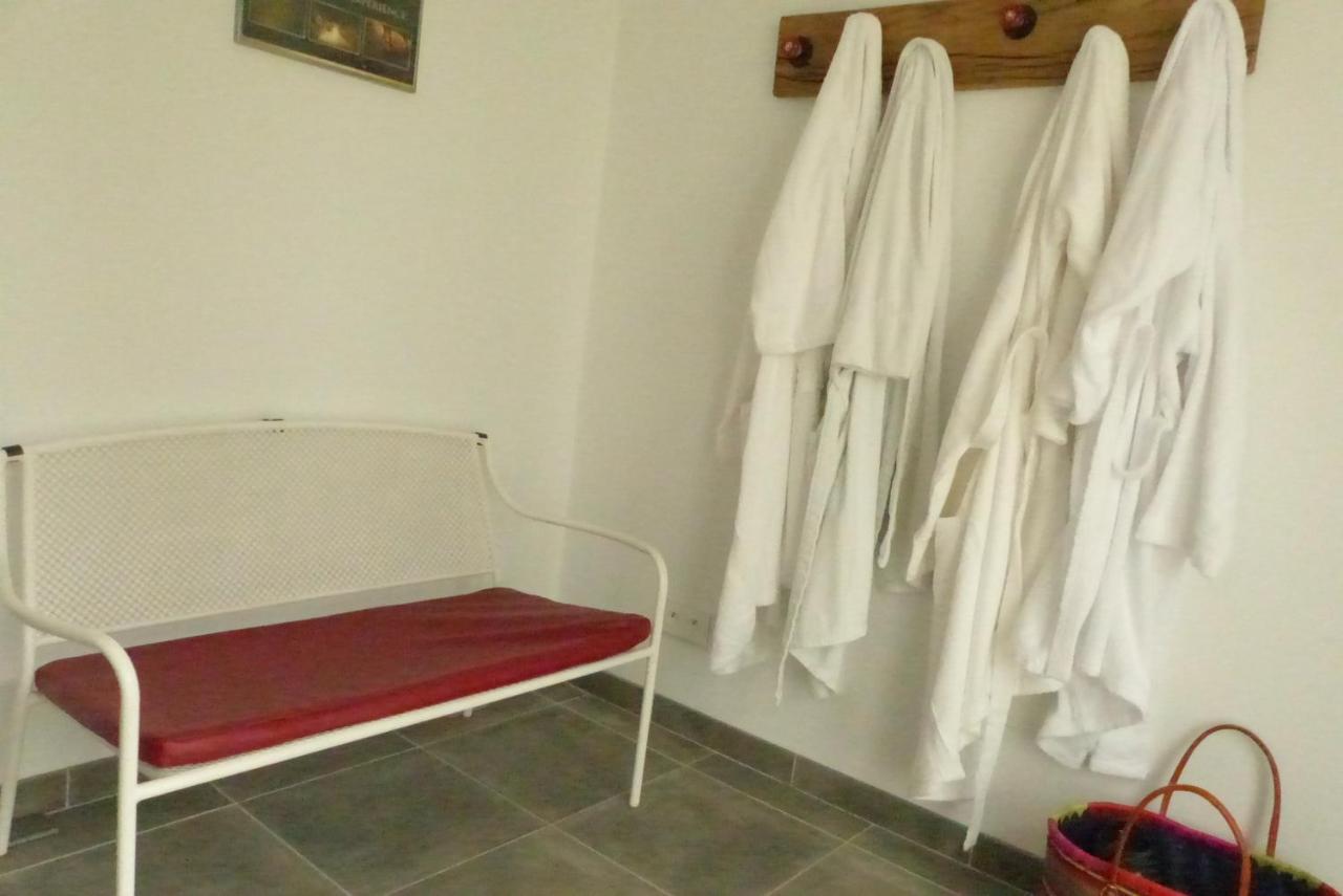 L'Alambic De L'Estuaire Bed & Breakfast Saint-Fort-sur-Gironde Екстериор снимка
